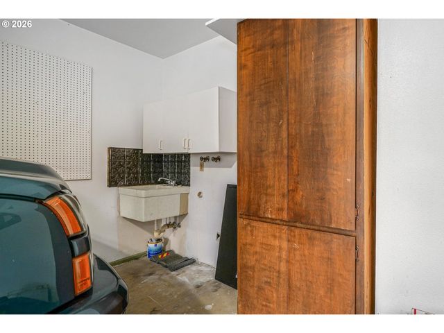 1639 NUT TREE Dr, Salem, OR 97304