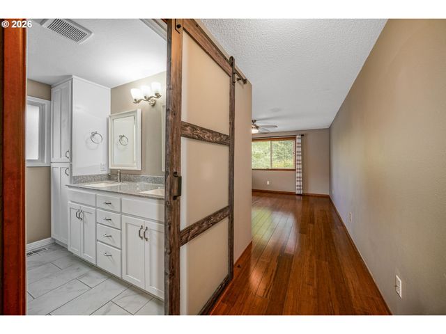 1639 NUT TREE Dr, Salem, OR 97304