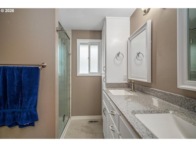 1639 NUT TREE Dr, Salem, OR 97304