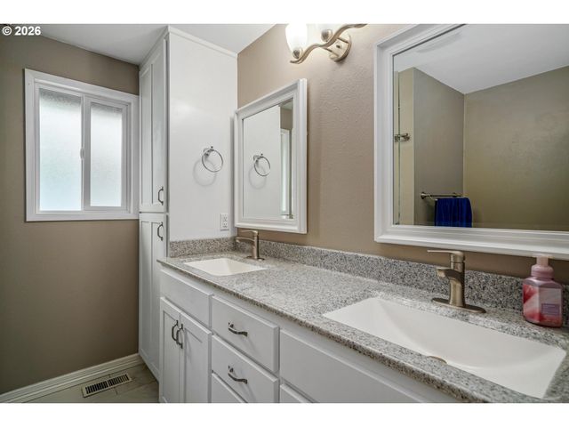 1639 NUT TREE Dr, Salem, OR 97304