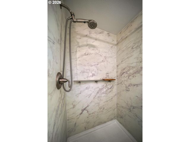 1639 NUT TREE Dr, Salem, OR 97304