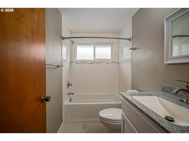 1639 NUT TREE Dr, Salem, OR 97304