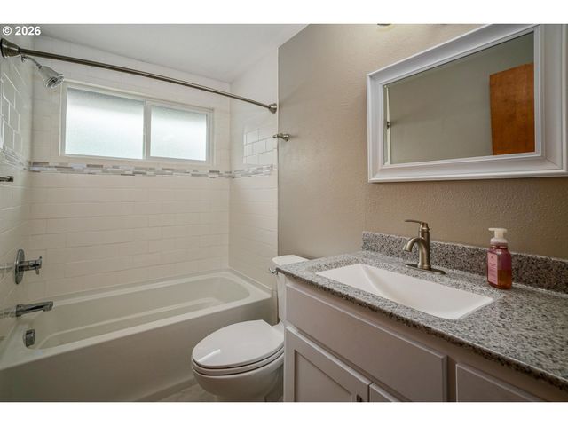 1639 NUT TREE Dr, Salem, OR 97304