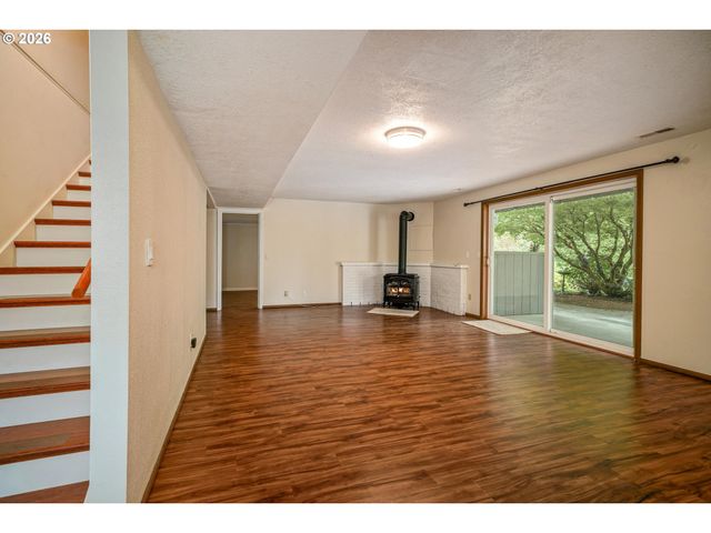 1639 NUT TREE Dr, Salem, OR 97304