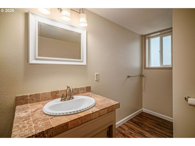 1639 NUT TREE Dr, Salem, OR 97304