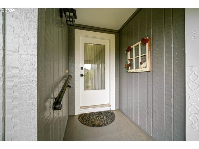1639 NUT TREE Dr, Salem, OR 97304