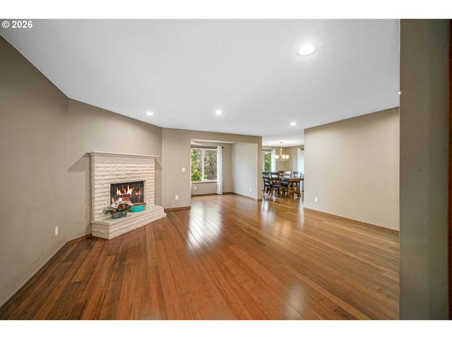 1639 NUT TREE Dr, Salem, OR 97304