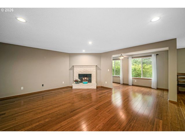 1639 NUT TREE Dr, Salem, OR 97304