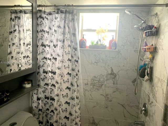 18900 NE 14th Ave D-205, Miami, FL 33179