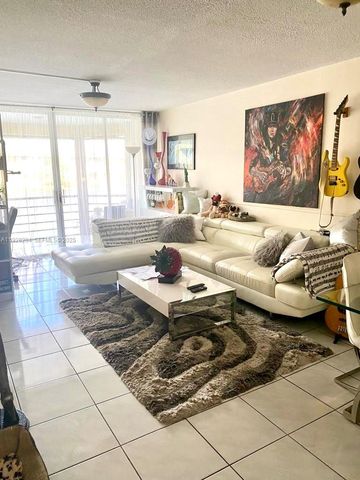 18900 NE 14th Ave D-205, Miami, FL 33179