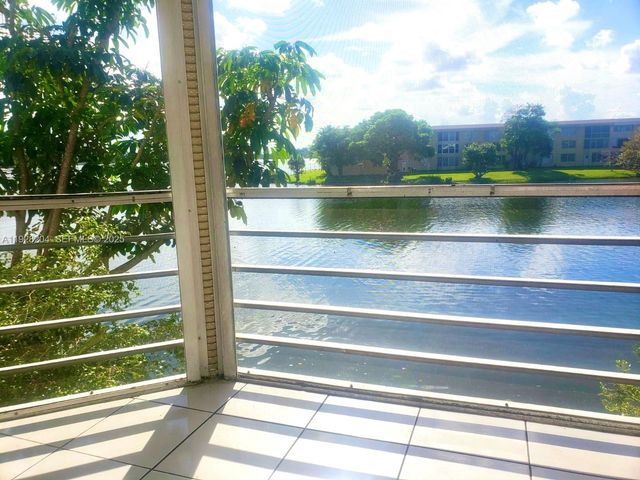 18900 NE 14th Ave D-205, Miami, FL 33179