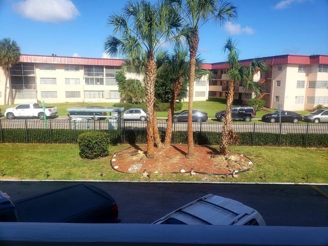 18900 NE 14th Ave D-205, Miami, FL 33179