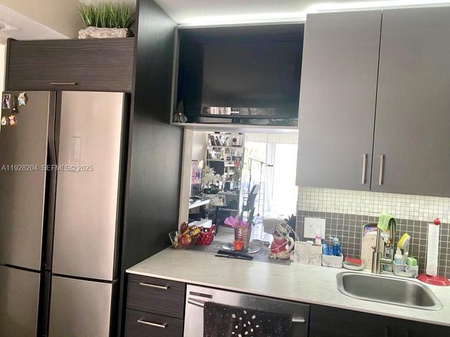 18900 NE 14th Ave D-205, Miami, FL 33179