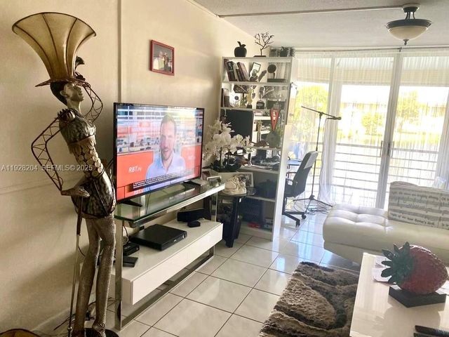 18900 NE 14th Ave D-205, Miami, FL 33179
