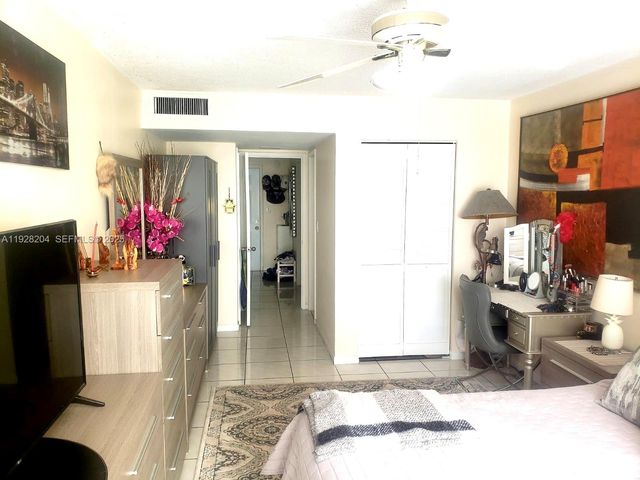 18900 NE 14th Ave D-205, Miami, FL 33179