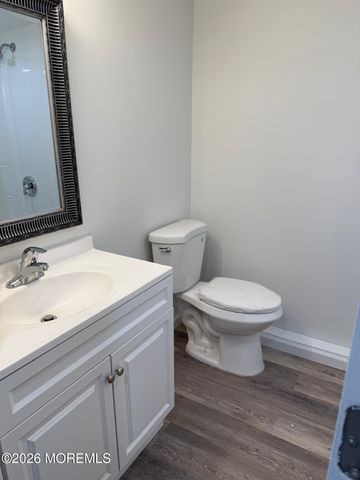 21 Essex Lane, Howell, NJ 07731