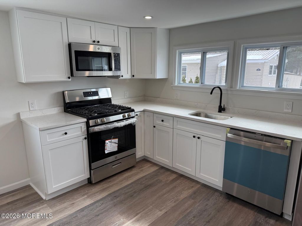 21 Essex Lane, Howell, NJ 07731