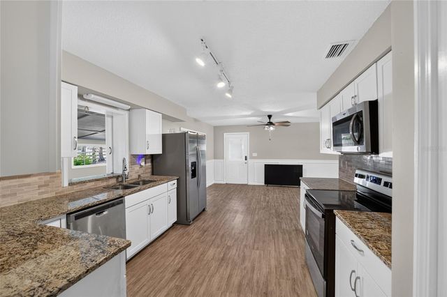 2421 NE 57TH PLACE, Ocala, FL 34479