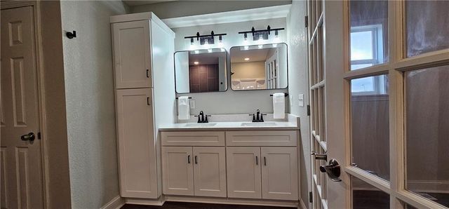 1600 Country Club Drive, Pleasant Hill, MO 64080