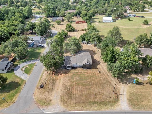 7400 Lakewood Drive, Mustang, OK 73064