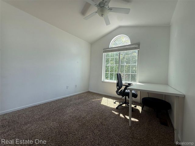 3068 Bridlewood Drive, Oakland Charter Township, MI 48306