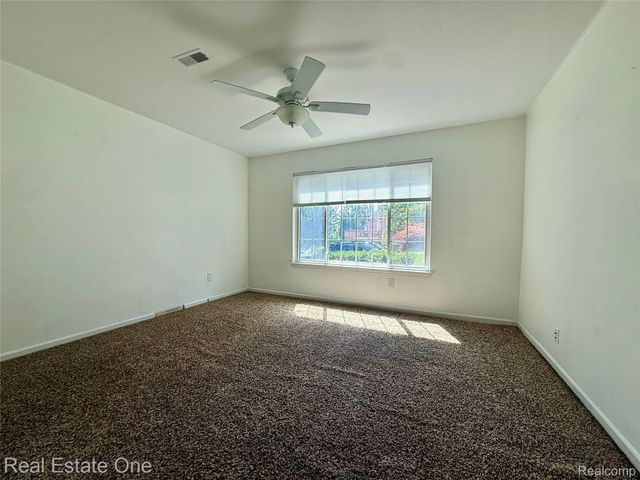 3068 Bridlewood Drive, Oakland Charter Township, MI 48306