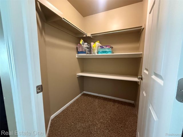 3068 Bridlewood Drive, Oakland Charter Township, MI 48306