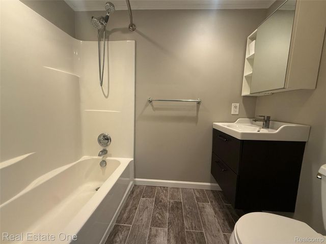 3068 Bridlewood Drive, Oakland Charter Township, MI 48306