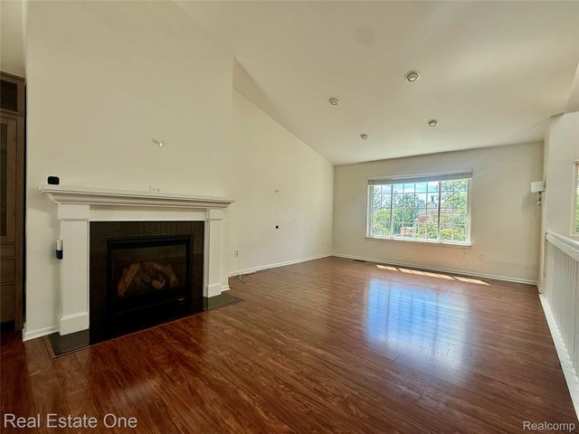 3068 Bridlewood Drive, Oakland Charter Township, MI 48306