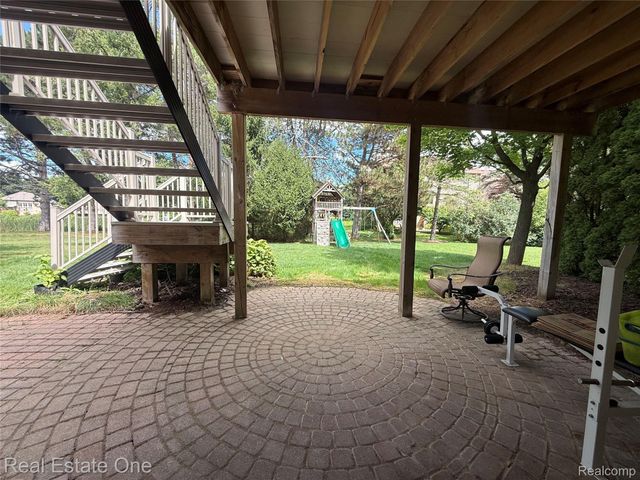 3068 Bridlewood Drive, Oakland Charter Township, MI 48306