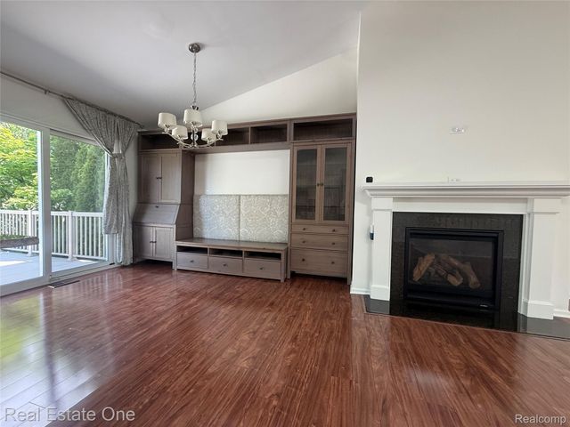 3068 Bridlewood Drive, Oakland Charter Township, MI 48306