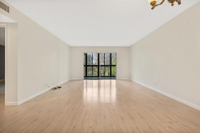 7286 Huntington Lane 405, Delray Beach, FL 33446