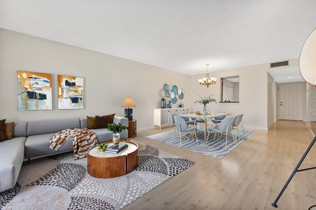 7286 Huntington Lane 405, Delray Beach, FL 33446