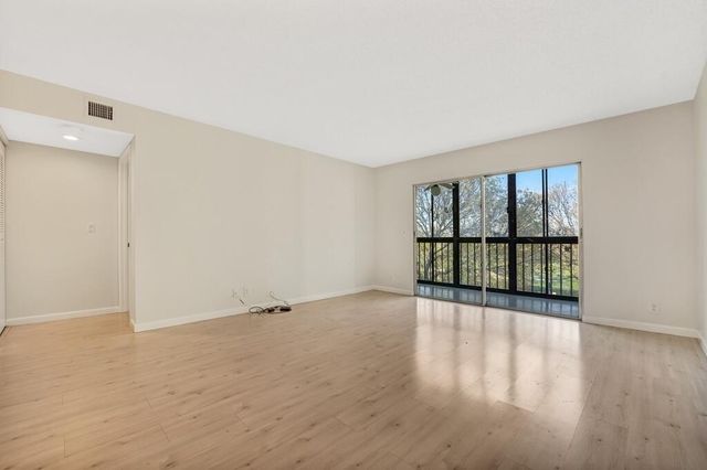 7286 Huntington Lane 405, Delray Beach, FL 33446