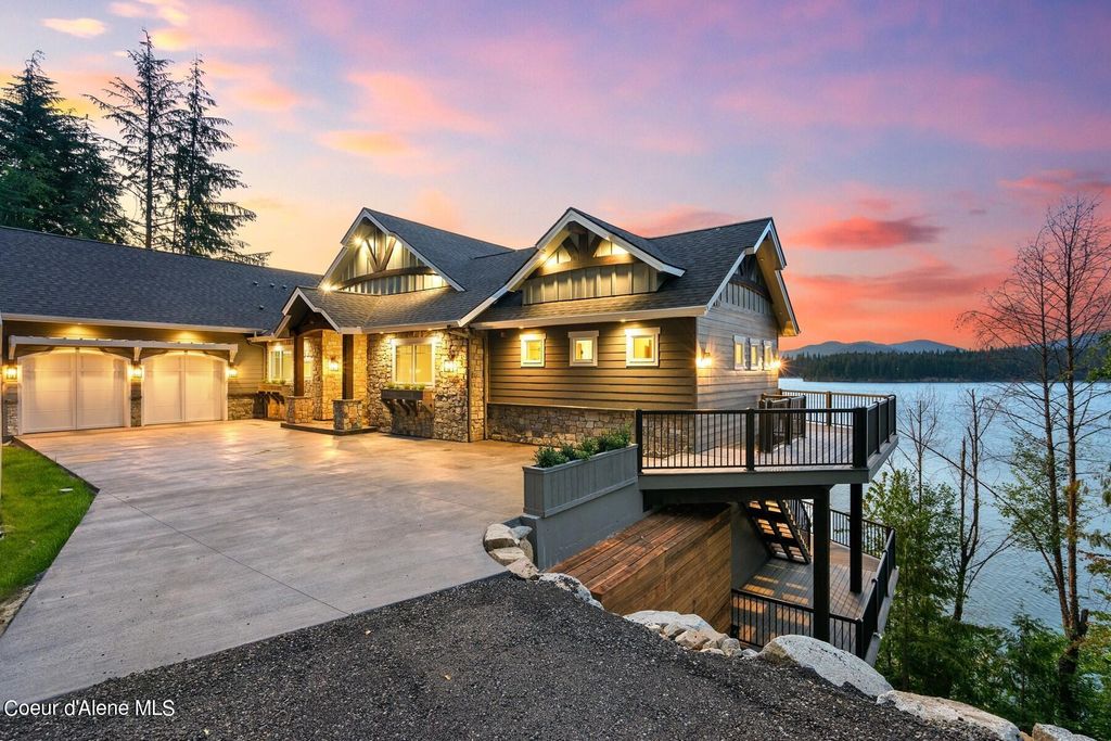8491 N Mckinley Lane, Hayden, ID 83835