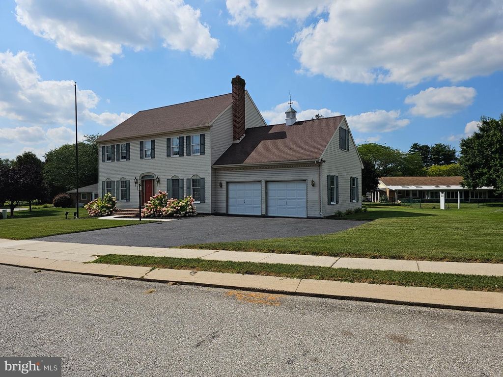 1977 BRETTON LN, York, PA 17408