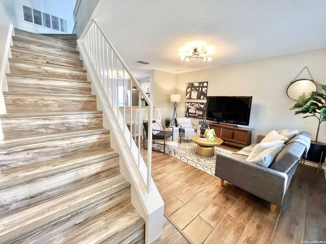 10254 Dover Rdg Apt 302, San Antonio, TX 78250