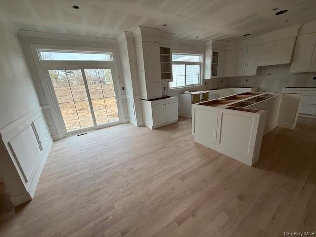 85 Roundtree Drive, Plainview, NY 11803