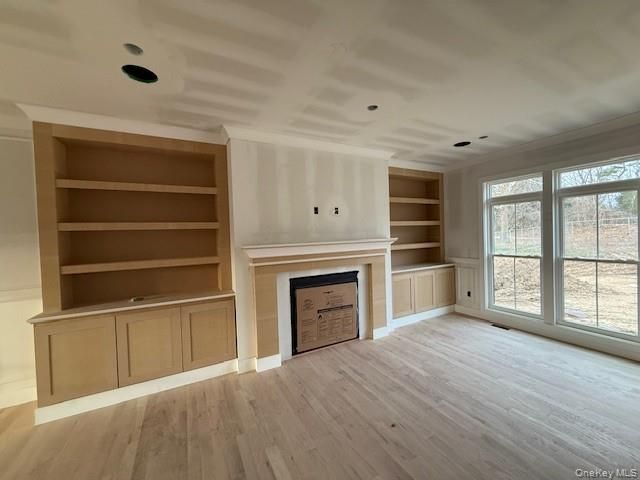 85 Roundtree Drive, Plainview, NY 11803