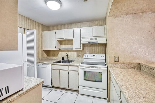 6494 Royal Woods DR # 2, Fort Myers, FL 33908