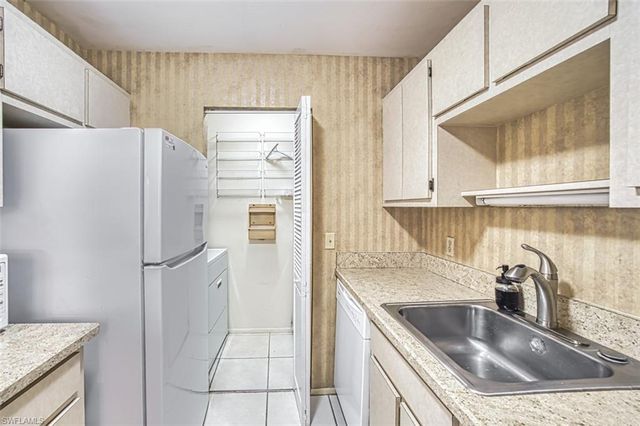 6494 Royal Woods DR # 2, Fort Myers, FL 33908
