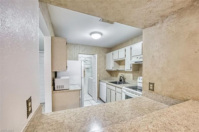 6494 Royal Woods DR # 2, Fort Myers, FL 33908