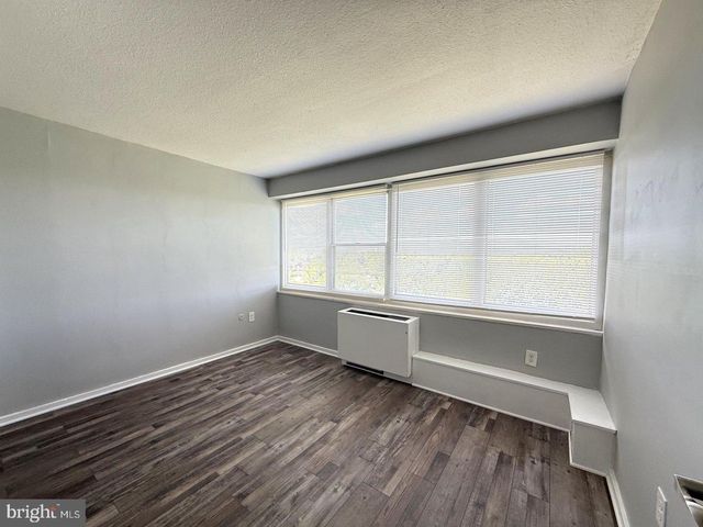 901 BARCLAY TOWERS, Cherry Hill, NJ 08034