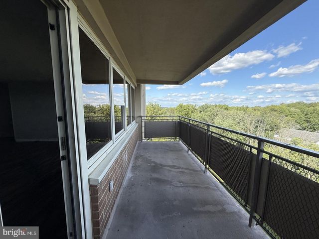 901 BARCLAY TOWERS, Cherry Hill, NJ 08034