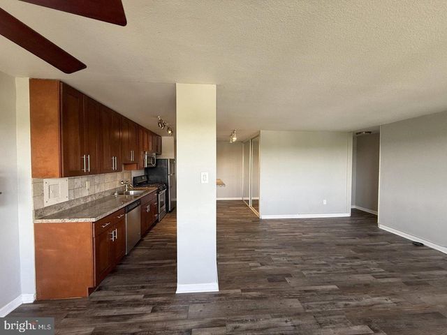 901 BARCLAY TOWERS, Cherry Hill, NJ 08034