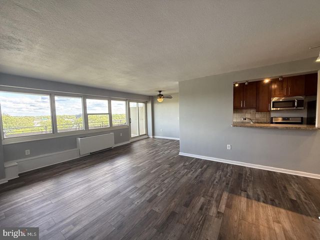 901 BARCLAY TOWERS, Cherry Hill, NJ 08034