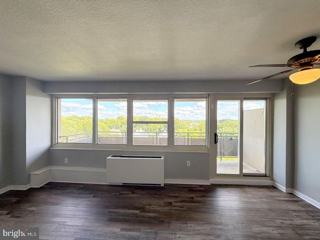 901 BARCLAY TOWERS, Cherry Hill, NJ 08034