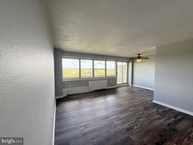 901 BARCLAY TOWERS, Cherry Hill, NJ 08034