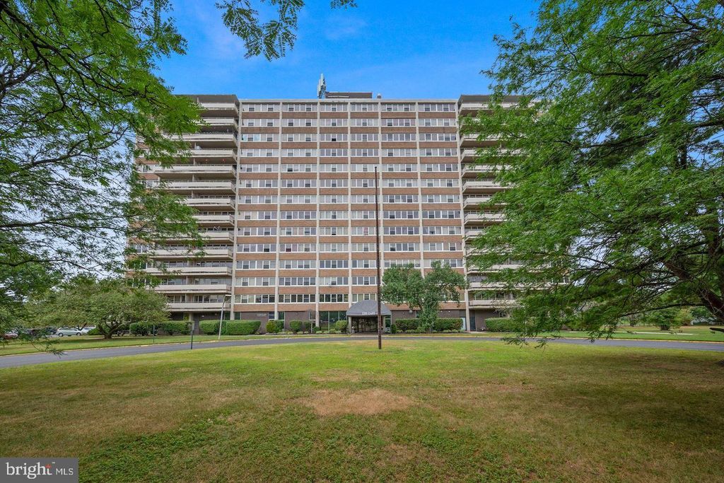 901 BARCLAY TOWERS, Cherry Hill, NJ 08034