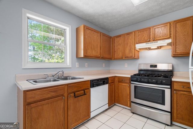 1095 Athena Court, Acworth, GA 30101